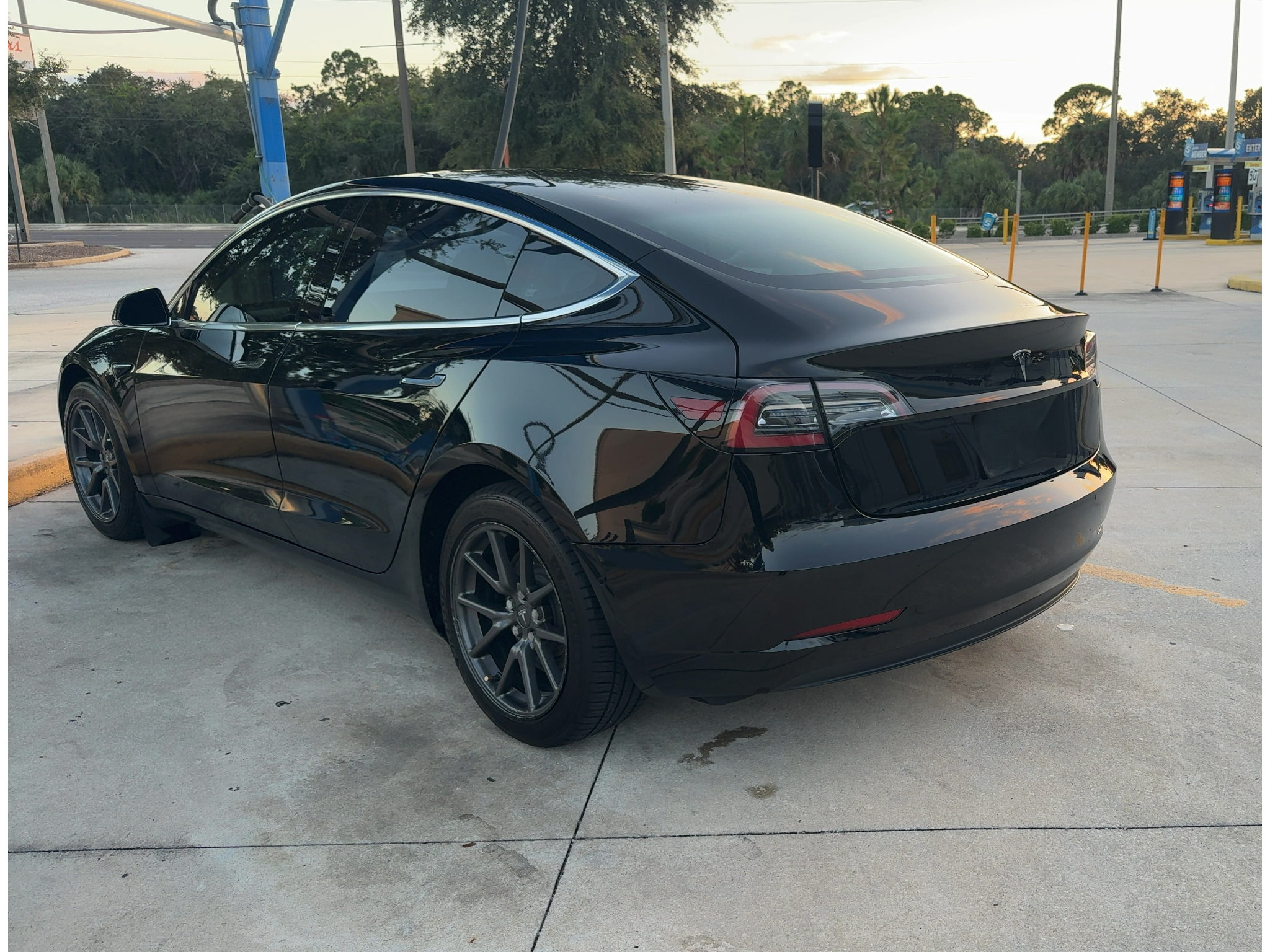 Used 2018 Tesla Model 3 Long Range RWD image 8