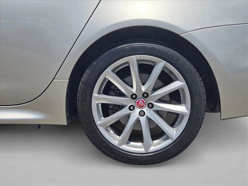 Used 2017 Jaguar XJ R-Sport RWD image 6