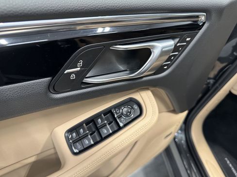 Certified 2026 Porsche Macan AWD/4WD image 16
