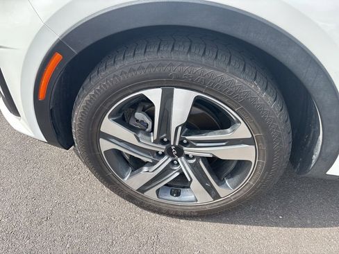 Certified 2023 Kia Sorento EX AWD/4WD image 2