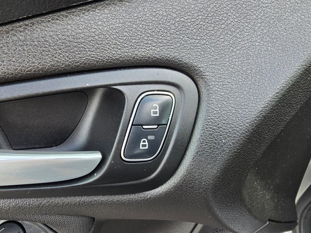 Used 2016 Ford Focus SE w/ SE Cold Weather Package FWD image 24