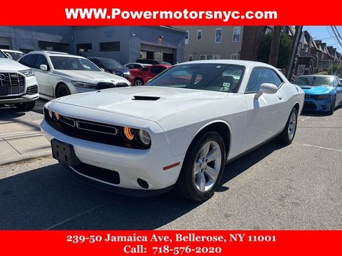 Used 2023 Dodge Challenger SXT image 1