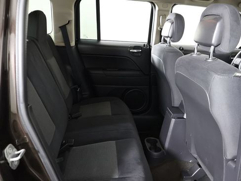 Used 2014 Jeep Patriot Latitude AWD/4WD image 29