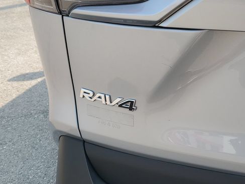 Used 2021 Toyota RAV4 XLE FWD image 7