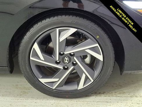 Certified 2025 Hyundai Elantra SEL FWD image 9