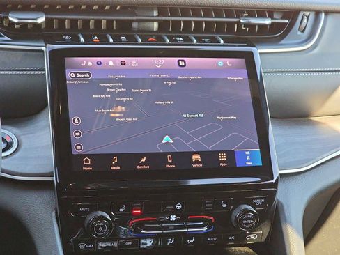 Certified 2024 Jeep Grand Cherokee L Limited w/ Black Appearance Package image 20