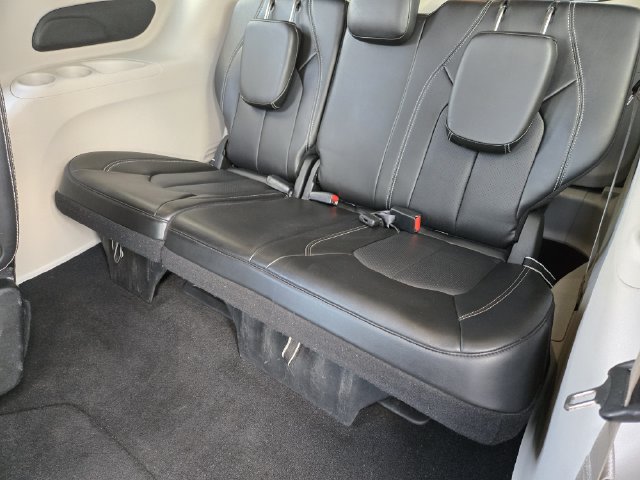 Certified 2024 Chrysler Pacifica Touring-L FWD image 31