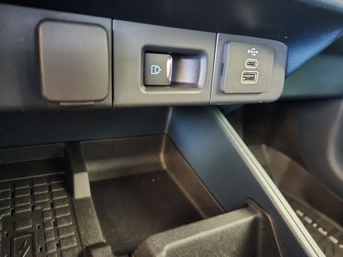 Certified 2025 Ford Maverick Lobo Premium AWD/4WD image 28