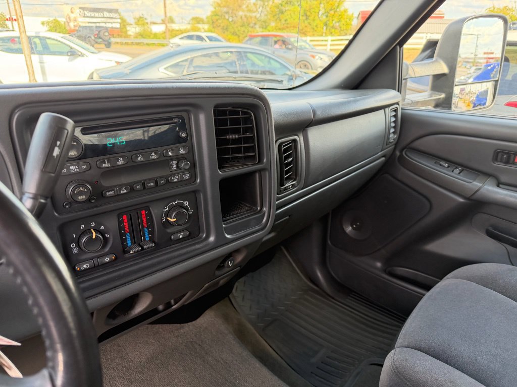 Used 2006 Chevrolet Silverado 2500 LT w/ Onstar Plus Package RWD image 13