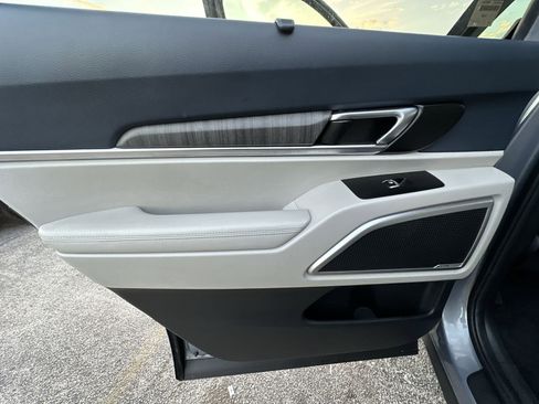 Used 2023 Kia Telluride EX image 28