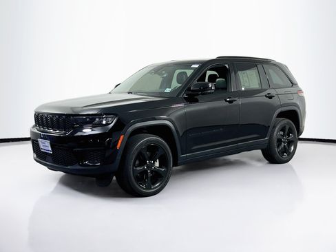 Used 2023 Jeep Grand Cherokee Altitude AWD/4WD image 1