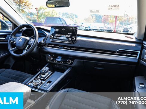 Used 2024 Mitsubishi Outlander SE image 33