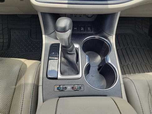Used 2019 Toyota Highlander Limited Platinum AWD/4WD image 16