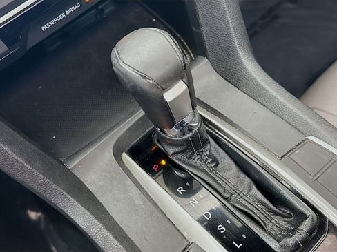 Used 2017 Honda Civic Touring image 19