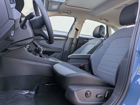 New 2026 Volkswagen Jetta SE image 2