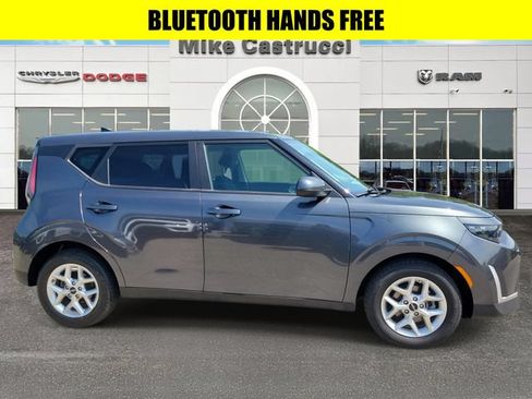 Used 2024 Kia Soul LX w/ Option Group 015 FWD image 3