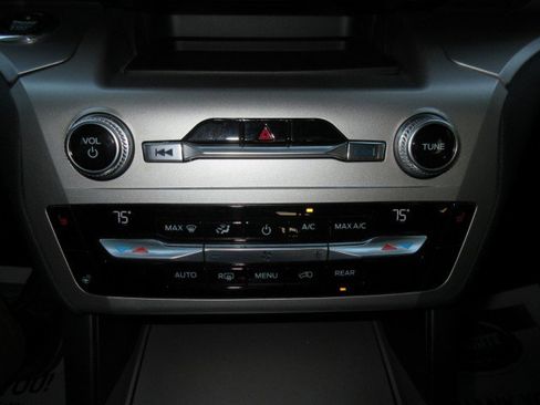 Used 2021 Ford Explorer XLT w/ Equipment Group 202A image 26