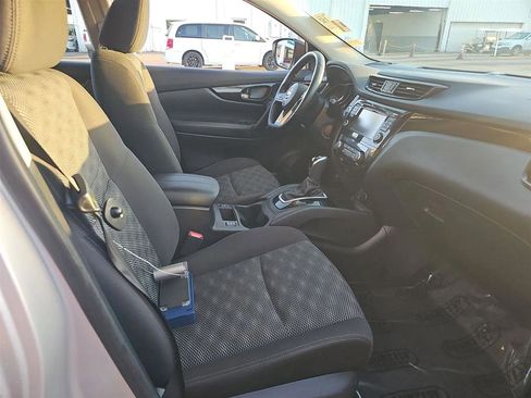 Used 2017 Nissan Rogue Sport SV w/ SV Premium Package image 8