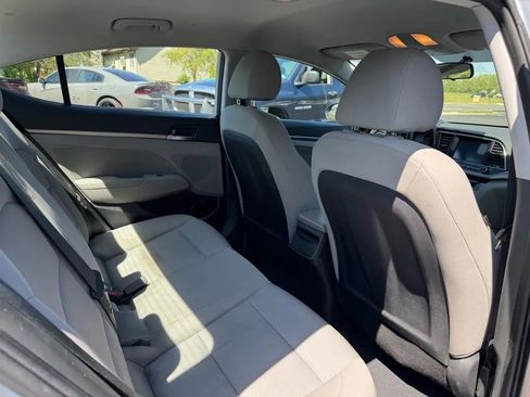 Used 2017 Hyundai Elantra SE FWD image 7