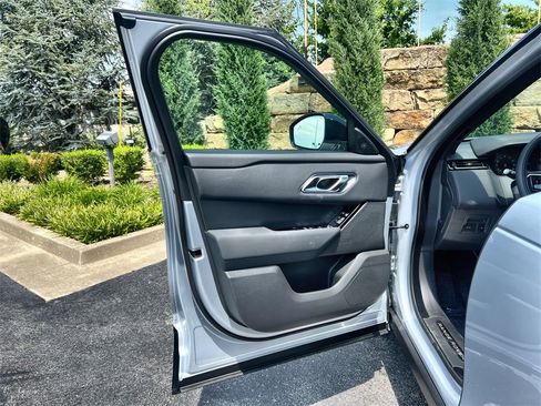 Certified 2025 Land Rover Range Rover Velar Dynamic SE image 17