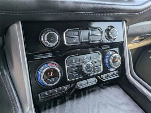 Used 2022 GMC Yukon XL Denali AWD/4WD image 13