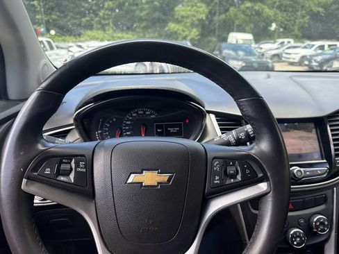 Used 2022 Chevrolet Trax LT w/ LT Convenience Package AWD/4WD image 27