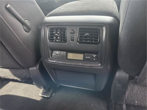 Used 2015 Nissan Pathfinder SV AWD/4WD image 27
