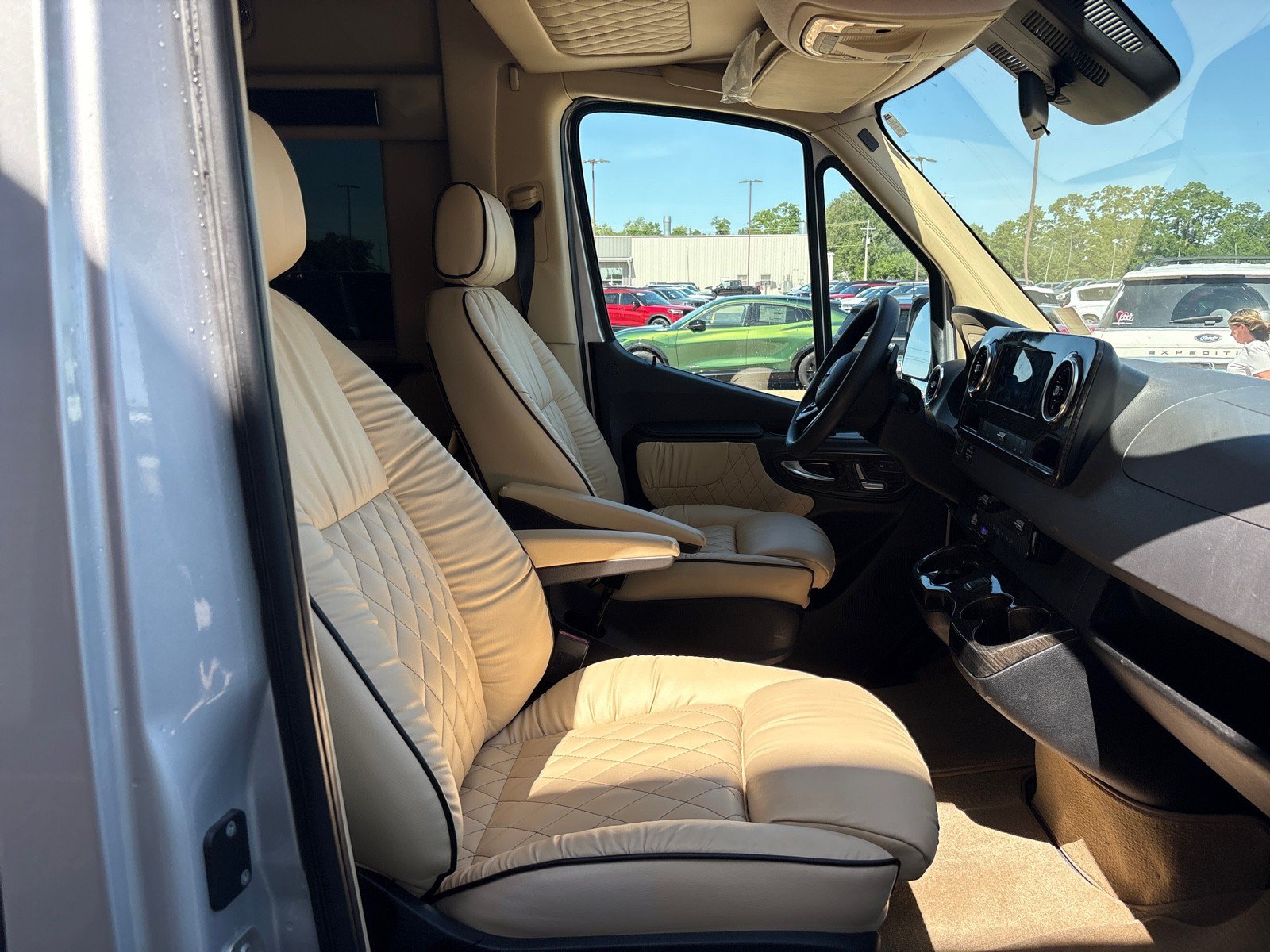 Used 2019 Mercedes-Benz Sprinter 144 image 6