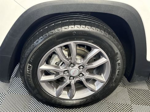 Used 2023 GMC Terrain SLT AWD/4WD image 12