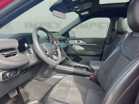 Used 2025 Ford Explorer ST image 9