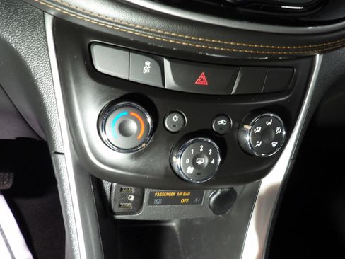 Used 2021 Chevrolet Trax LT w/ Driver Confidence Package FWD image 13