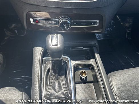 Used 2016 Volvo XC90 T6 Momentum w/ Momentum Plus Package image 32