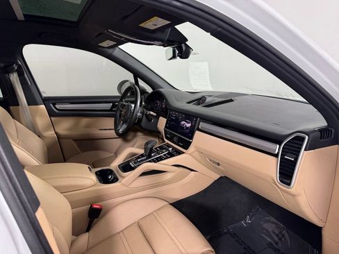 Certified 2022 Porsche Cayenne Platinum Edition AWD/4WD image 13