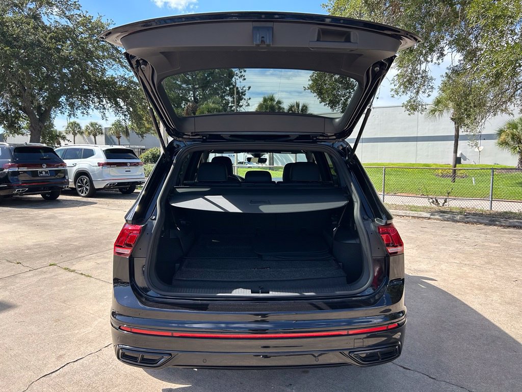 Certified 2023 Volkswagen Tiguan SE R-Line FWD image 44