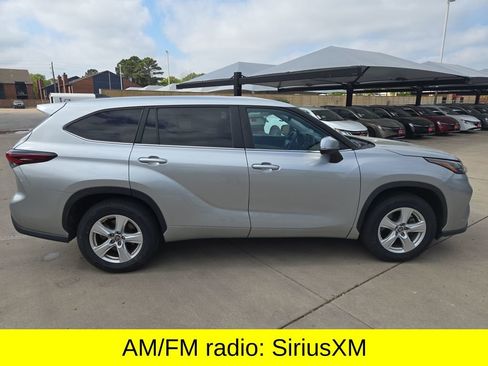 Used 2024 Toyota Highlander LE FWD image 7