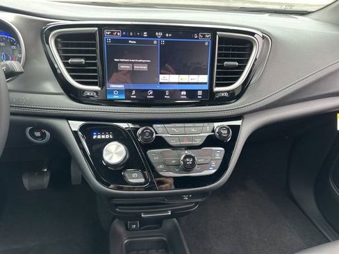 New 2026 Chrysler Pacifica Select image 50