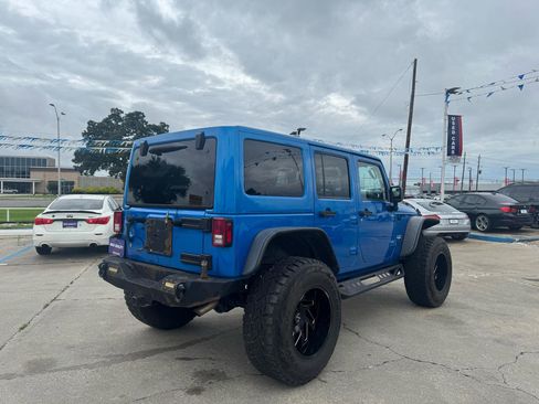 Used 2015 Jeep Wrangler Unlimited Sahara w/ Connectivity Group AWD/4WD image 36