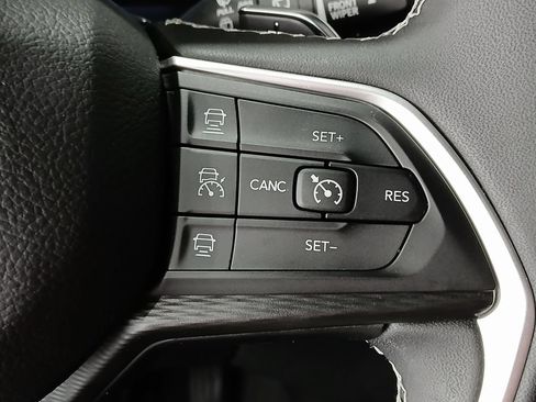 Used 2025 Jeep Grand Cherokee L Laredo AWD/4WD image 31