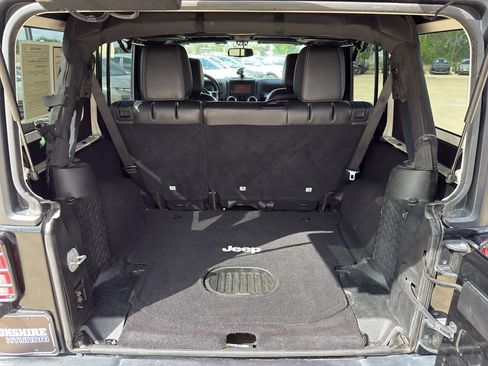 Used 2015 Jeep Wrangler Unlimited Rubicon image 27