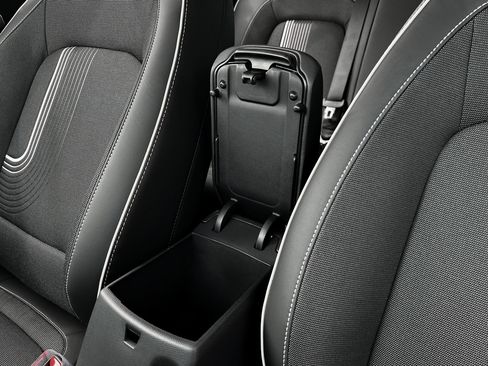 Certified 2025 Hyundai Venue Limited FWD image 18