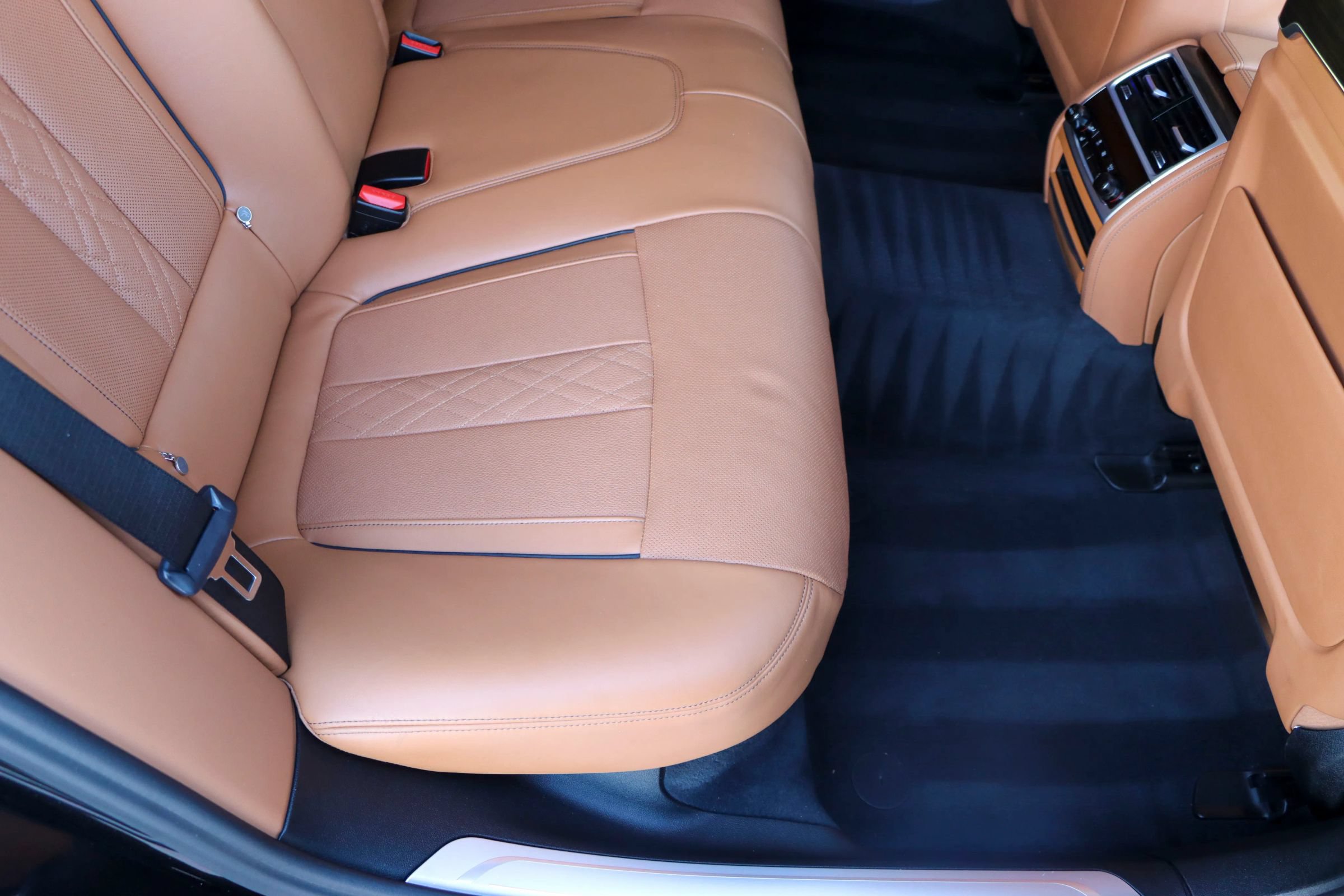 Used 2018 BMW 740e xDrive AWD/4WD image 20