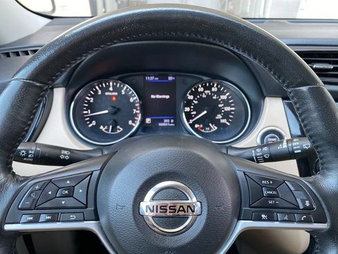 Used 2018 Nissan Rogue SV w/ Premium Package FWD image 28