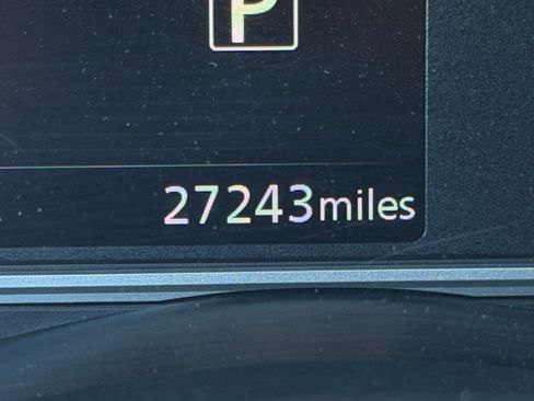 Used 2025 Nissan Versa SV image 38