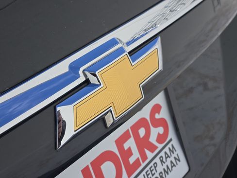 Used 2017 Chevrolet Equinox LT w/ Convenience Package image 11