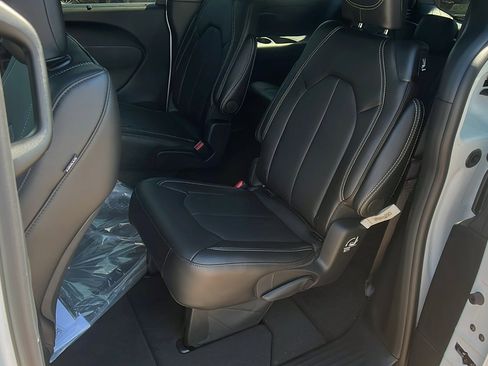 New 2026 Chrysler Voyager LX image 19