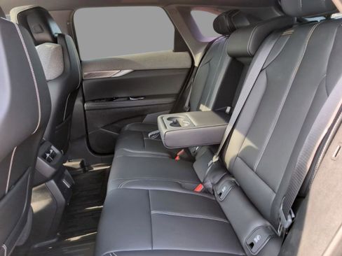 New 2025 Cadillac Optiq Luxury 1 image 28