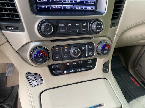 Used 2019 GMC Yukon XL Denali w/ Denali Ultimate Package AWD/4WD image 17