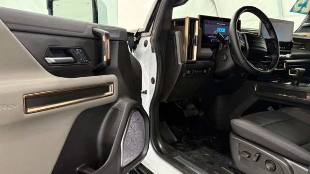 Used 2025 GMC Hummer EV 2X w/ LPO, Cargo Utility Package AWD/4WD image 31