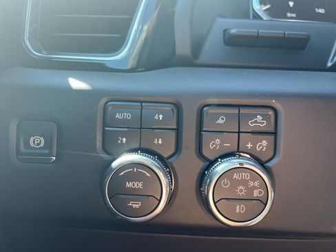 New 2026 GMC Sierra 1500 Denali w/ Technology Package AWD/4WD image 17