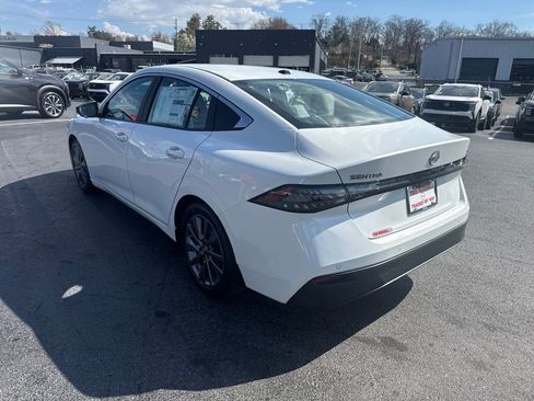 New 2026 Nissan Sentra SL w/ Floor Mat Package FWD image 3